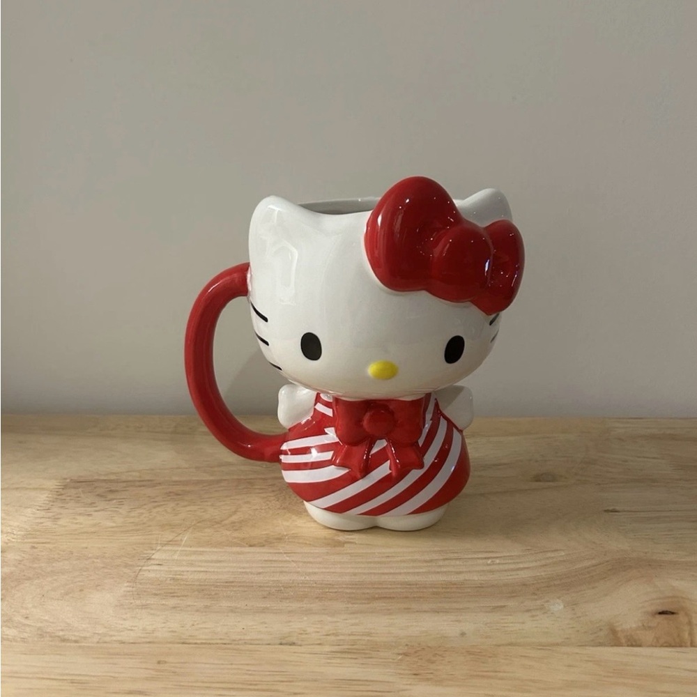 *NEW* Christmas Hello Kitty Red Candy Cane Coffee Mug By Sanrio Gift Collectable - Picture 2 of 4